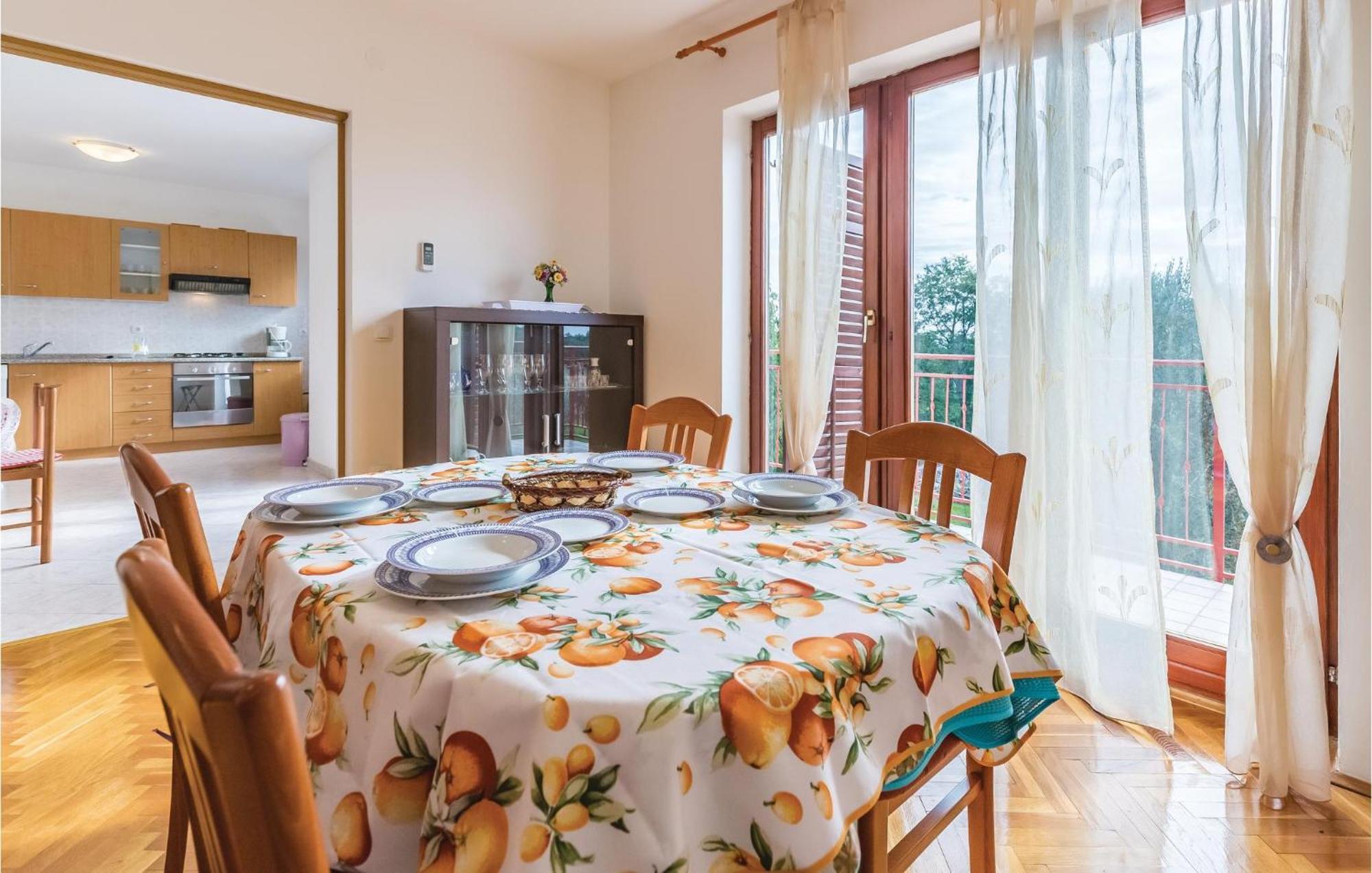 6 Bedroom Nice Home In Segotici エクステリア 写真