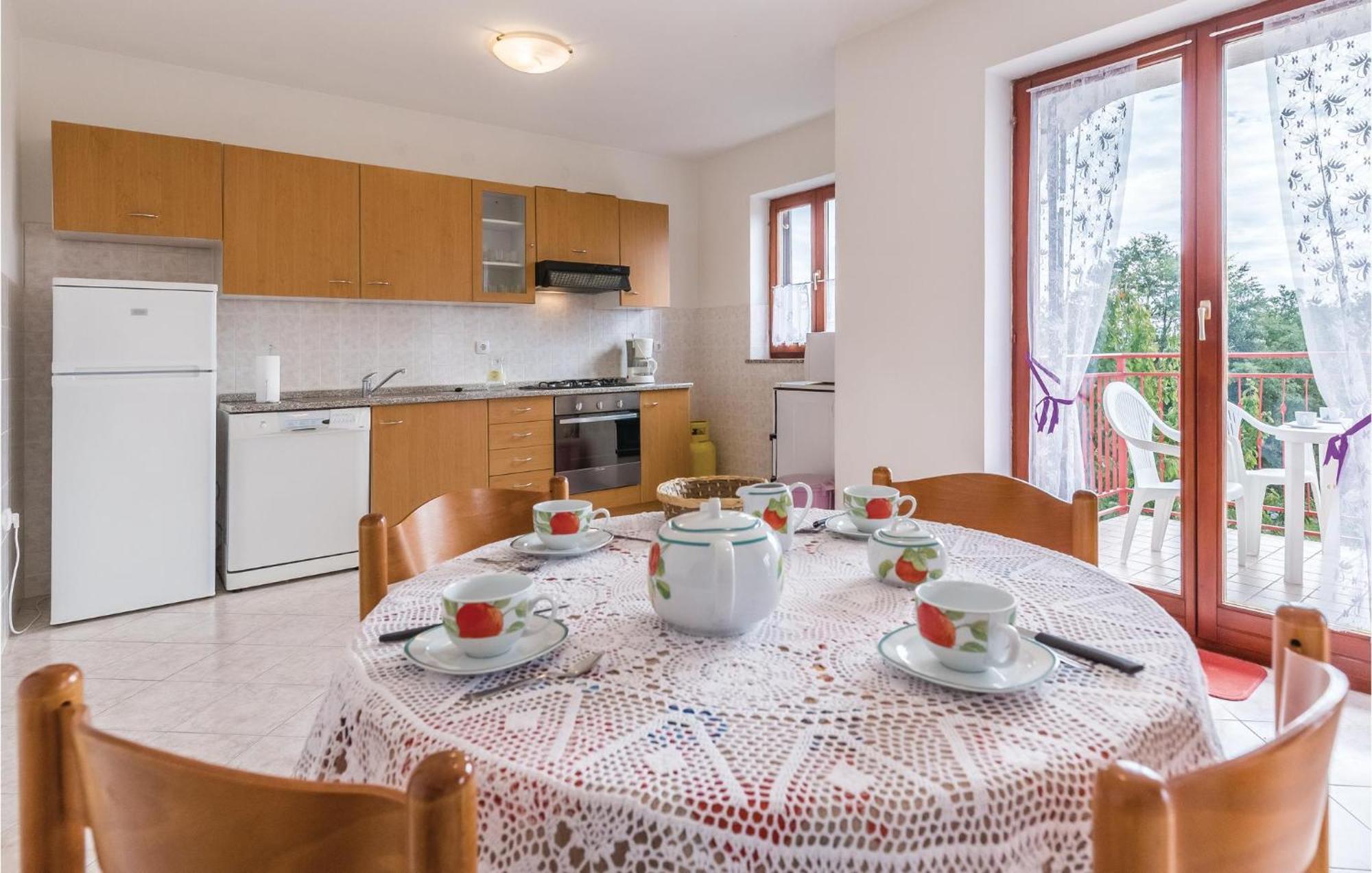 6 Bedroom Nice Home In Segotici エクステリア 写真