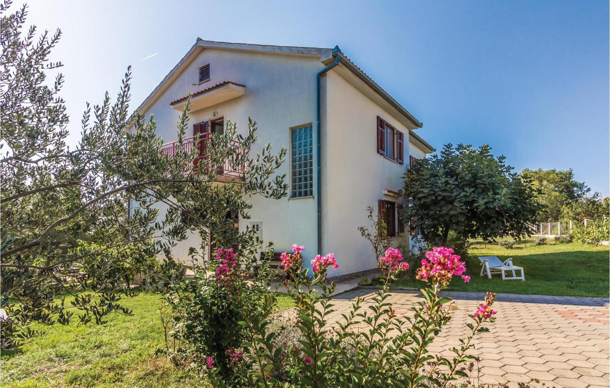 6 Bedroom Nice Home In Segotici エクステリア 写真