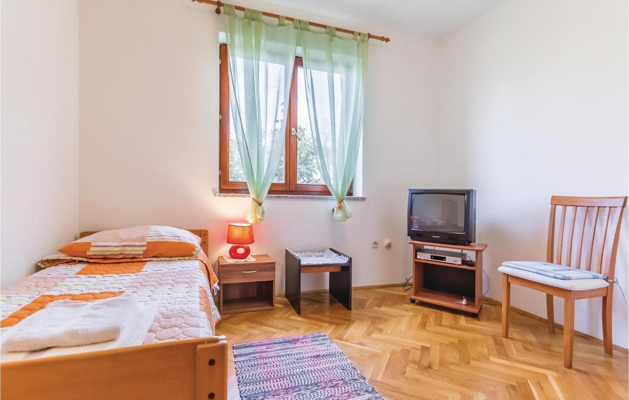 6 Bedroom Nice Home In Segotici エクステリア 写真
